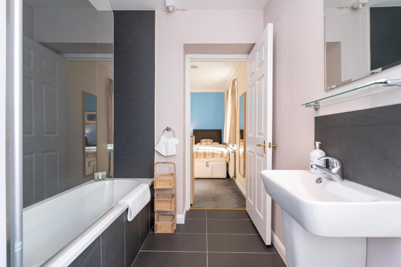 New Four Bedroom House - All Rooms Ensuite Στέρλινγκ Εξωτερικό φωτογραφία