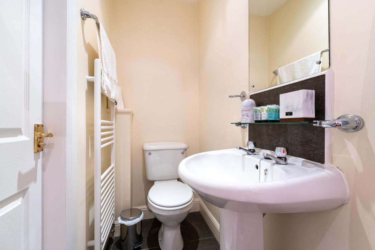 New Four Bedroom House - All Rooms Ensuite Στέρλινγκ Εξωτερικό φωτογραφία