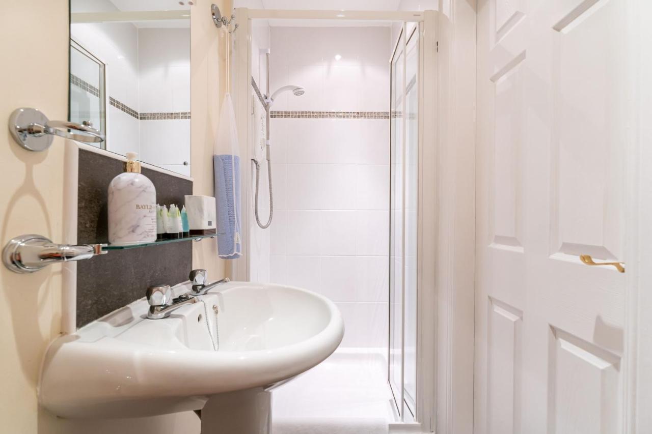 New Four Bedroom House - All Rooms Ensuite Στέρλινγκ Εξωτερικό φωτογραφία
